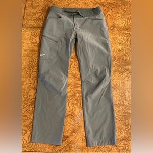 Arc’Teryx belted nylon pocket front straight leg hiking pants